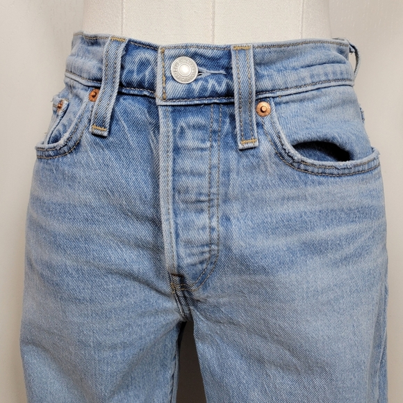 Levi’s Premium Wedgie Straight Jeans Size 27 Button Fly Medium Wash High Rise - Picture 3 of 9